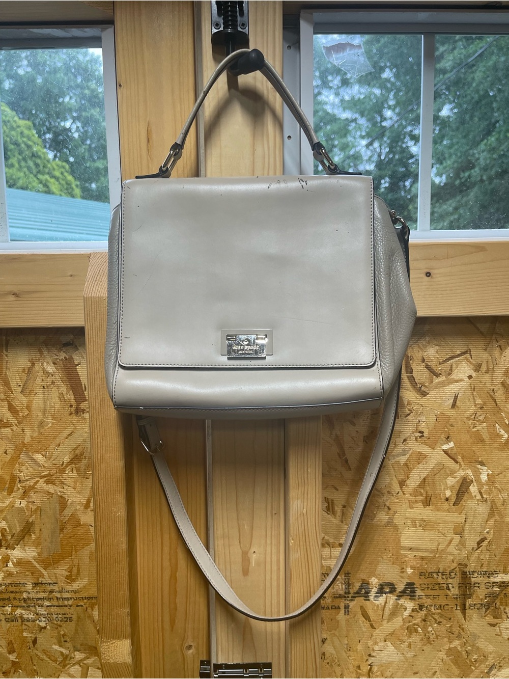 Kate Spade beige messenger crossbody bag, quite a few scratches, see photos